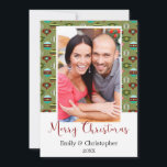 Cartão com fotos de Ornamentos de Árvore de natais<br><div class="desc">Cartão de Saudação de Foto para Ornações de Árvore de Natal Vintage ou Clássica. Este cartão com fotos Rustic Green e Red Christmas Tree Ornaments é perfeito para um Cartão de Natal da Família. Você pode atualizar e personalizar seu nome no e ano na frente do cartão.</div>