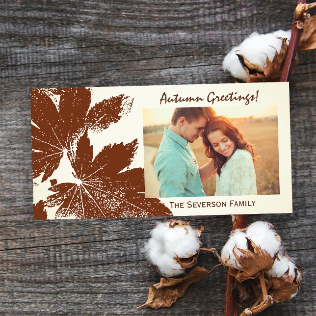 Cartão com fotos de saudações de Impressão de outo (Send warm Autumn greetings with this natural woodland photo card.)