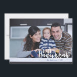 Cartão com fotos feliz do feriado da estrela de<br><div class="desc">O cartão com fotos feliz à moda e bonito do feriado da estrela de David de Hanukkah é perfeito para todos seus amigos e família esta época natalícia. Personalize o texto com seu nome de família e o ano e troque para fora a imagem para uma foto de seus miúdos,...</div>