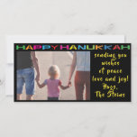 Cartão com fotos Hanukkah "Feliz Hanukkah"<br><div class="desc">Feliz Feriado, Cartão com fotos Hanukkah/Chanukah, "Feliz Chanucá" Glossy, Cartão com fotos com envelope branco. Personalize substituindo foto e texto. Personalize o texto escolhendo o estilo, cor e tamanho de fonte favoritos. A cor de fundo pode ser alterada selecionando-se na paleta de cores. Reajustar, redimensionar e reprogramar para personalizar. Obrigados...</div>