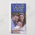 Cartão com fotos Holiday Hanukkah "Love a Latke"<br><div class="desc">Feriado, Cartão com fotos de Chanucá, "Live Laugh Love a Latke" Glossy, Cartão com fotos com envelope branco. Personalize substituindo fotos e texto, "Happy Hanukkah, The Blumbergs" Personalize a redação escolhendo o estilo, cor e tamanho de sua fonte favorita. Obrigados para parar e comprar! Muito apreciado. Feliz Hanukkah! Compartilhe seus...</div>