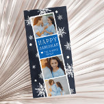 Cartão com fotos Starry Photobooth Hanukkah<br><div class="desc">Um cartão com fotos bonito de Chanucá apresenta uma faixa fotográfica com três fotos e um painel de texto azul vibrante com seus nomes e saudações de Chanucá em branco,  sobre um fundo azul-marinho pontilhado com flocos de neve brancos desenhados à mão e estrelas de David.</div>