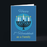 Cartão Como primeira família Chanucá Menorah no Azul Escu<br><div class="desc">O primeiro Chanucá como família é um a celebrar. Uma menorah acendeu velas. A mensagem está também no amarelo da chama. Um círculo azul claro desencadeia o menorah,  branco o fundo azul mais escuro apaga a mensagem.</div>
