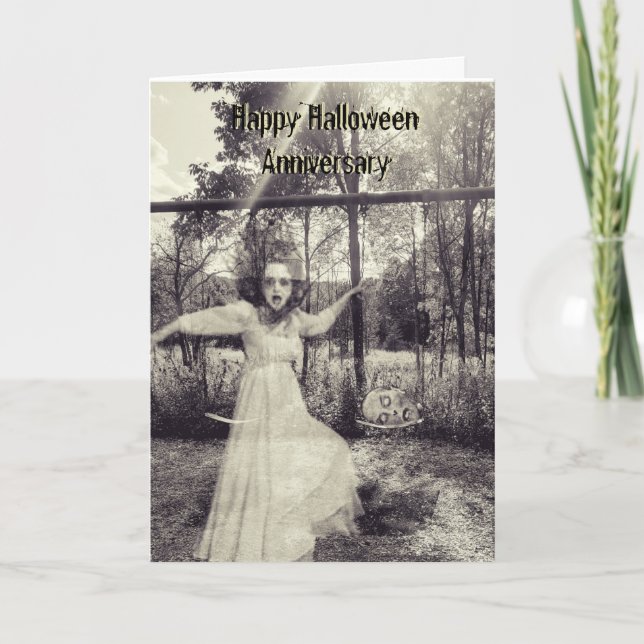Cartão Couple on Swing Halloween Anniversary Card with ve (Frente)