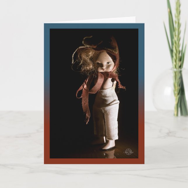 Cartão Creepy Halloween doll and universal greeting. (Frente)