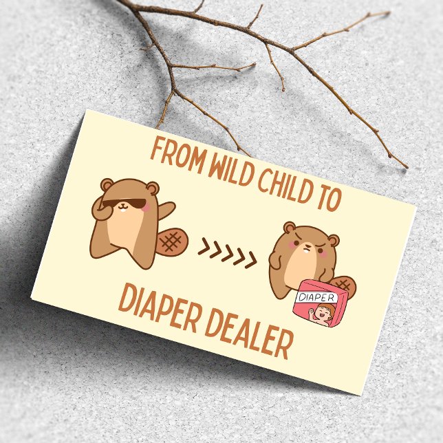 Cartão Criança Selvagem para o Humor do Comerciante Frald (Funny Pregnancy Congratulations Card – Wild Child to Diaper Dealer Humor for Expecting Parents

)