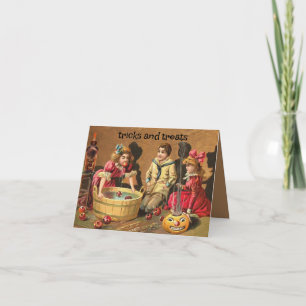 Cartão Crianças da Vintage atacando maçãs no Dia das Brux