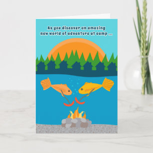 Cartão Crianças Engraçadas no acampamento de verão pescan