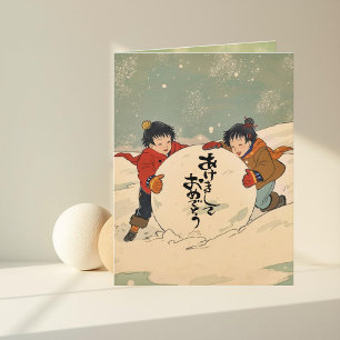 Cartão Crianças japonesas rolando uma grande bola de neve