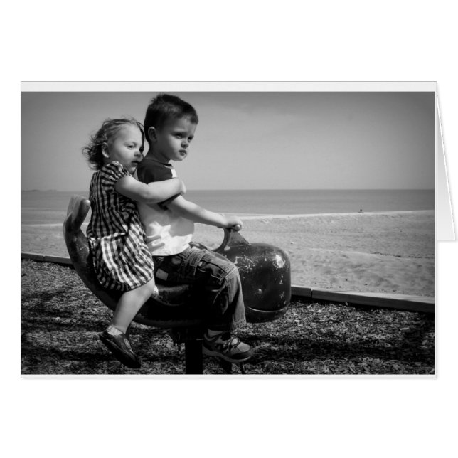 Cartão Crianças na praia (Frente Horizontal)