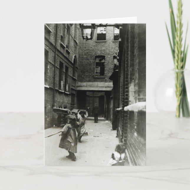 Cartão Crianças que jogam em um precário, 1899 (Frente)