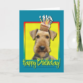 Cartão Cupcake Airedale do aniversário