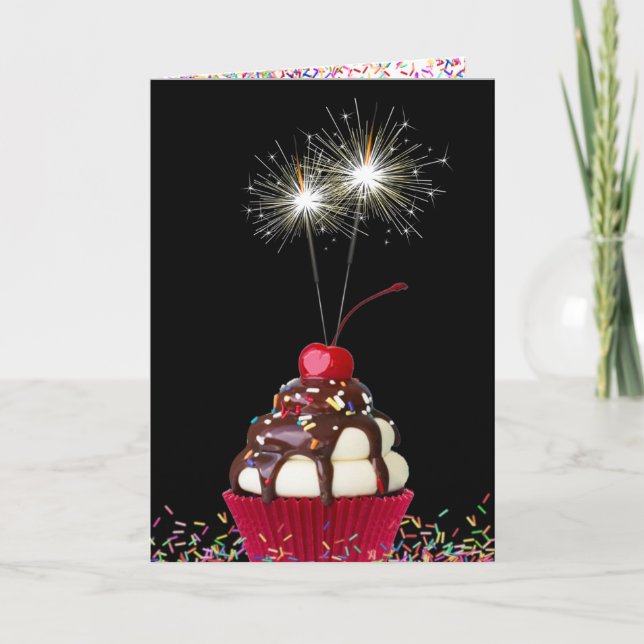 Cartão Cupcake de aniversário com Sparklers (Frente)