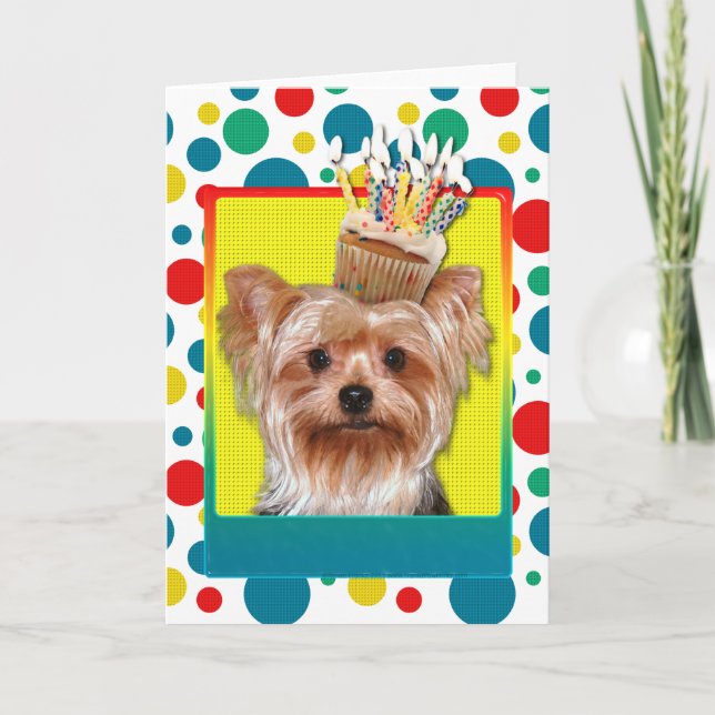 Cartão Cupcake de aniversário - Yorkshire Terrier (Frente)