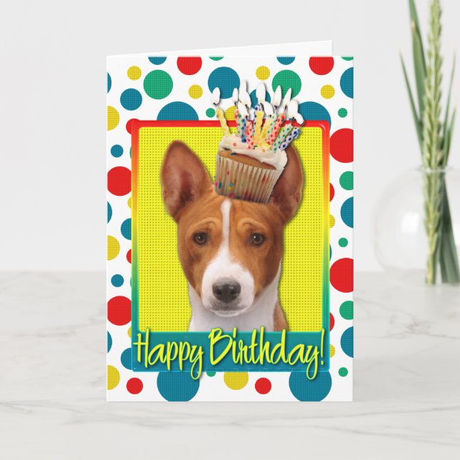 Cartão Cupcake do aniversário - Basenji (Frente)