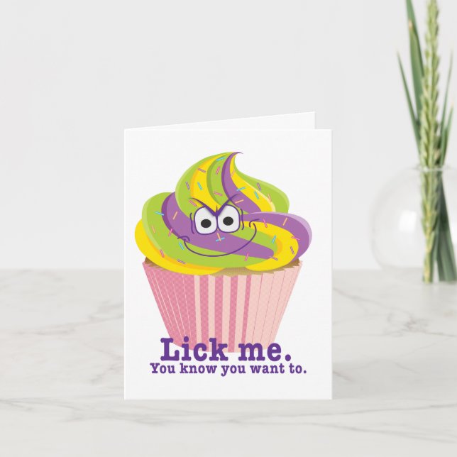 Cartão Cupcake Sly Innuendo Mischievedia Lick Me Birthday (Frente)