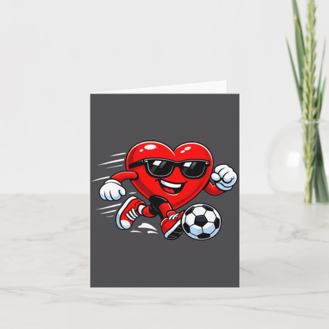 Cartão Cute Heart Playing Soccer Valentines Day Soccer Bo (Frente)