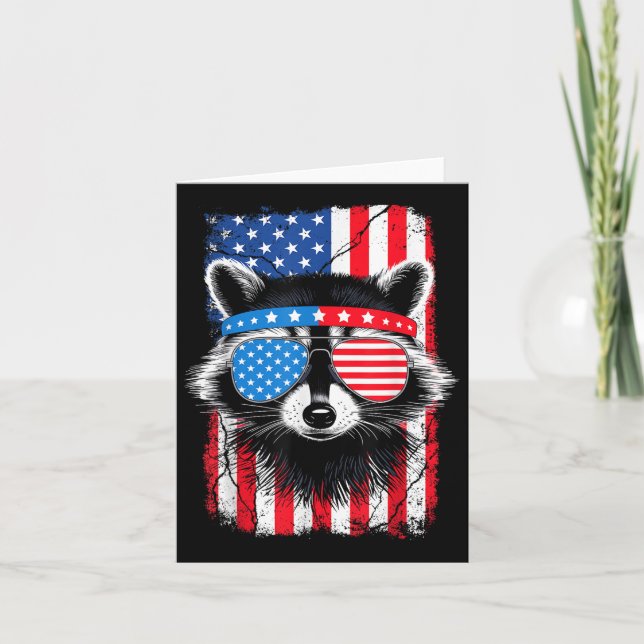 Cartão Cute Raccoon Engraçado Pulseia 4 De Julho Patrióti (Frente)