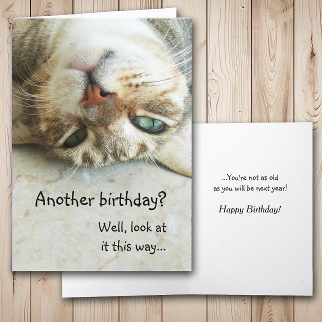 Cartão Cute Upside Down Cat Birthday (Criador carregado)