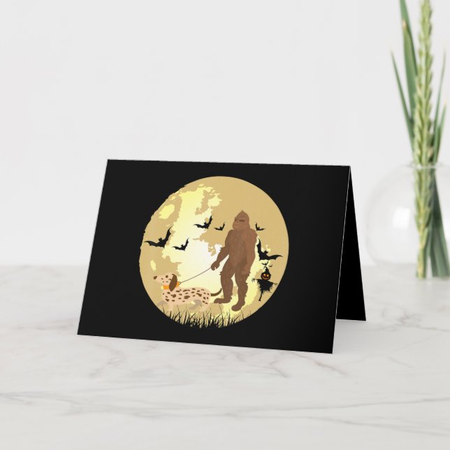 Cartão Dachshund Halloween Bigfoot Walking A Dachshund (Frente)