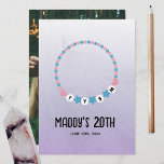 Cartão De Agradecimento Aniversário da Amizade Bracelet TYSM Obrigado Roxo<br><div class="desc">Ilustração de pulseira de amizade com barba sobre fundo púrpura em apuros. Beading diz que o TYSM personaliza o texto sob a pulseira. Personalize a foto atrás.</div>