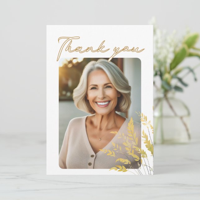 Cartão De Agradecimento Aniversário da Foto de Folhagem de Script Elegante (Em pé/Frente)