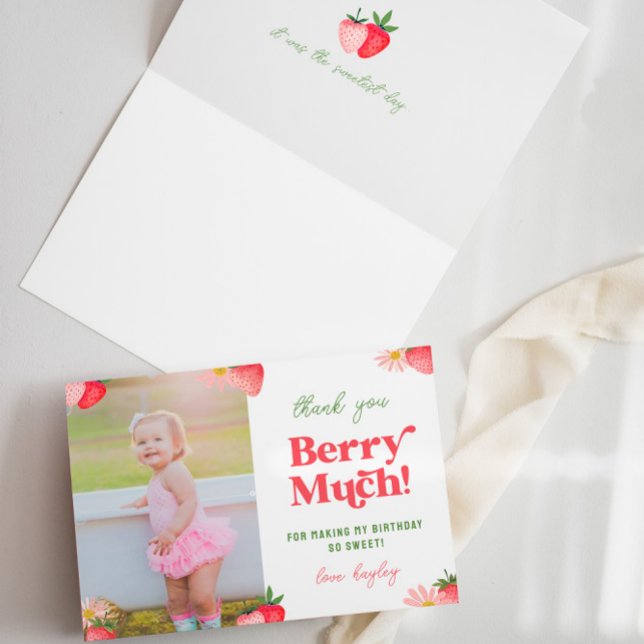 Cartão De Agradecimento Aniversário das Raparigas Fotográficas Strawberry  (Criador carregado)