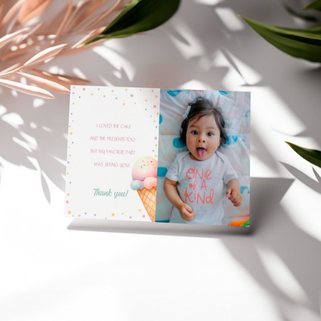 Cartão De Agradecimento Aqui está o aniversário do Sorvete Scoop (Criador carregado)