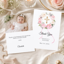 Arco de floral rosa para batismo foto menina