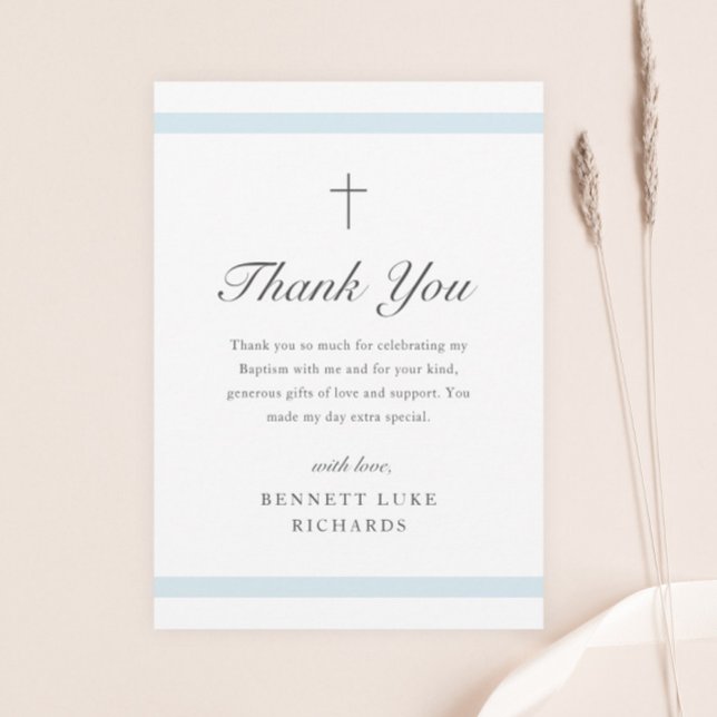Cartão De Agradecimento Batismo dos Meninos de Elegância Moderna (Simple script baptism thank you card with light blue cards and minimal religious cross.)
