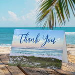 Cartão De Agradecimento Belo Casamento de Praia Personalizado<br><div class="desc">Este ilustre cartões de agradecimentos personalizado de casamento de praia apresenta o lindo pôr do sol rosa e laranja tocando suavemente as ondas do oceano acima da areia e do mar em um dia bonito em Destin, Flórida. Cartões à beira-mar adoráveis para um casal que tinha um casamento de destino...</div>