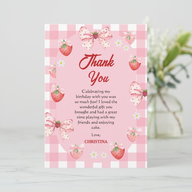 Cartão De Agradecimento Berry first birthday pink strawberry gingham sweet (Em pé/Frente)