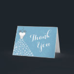 Cartão De Agradecimento Blue Winter Snowflakes Wedding Dress Thank You<br><div class="desc">These thank you note cards features a wedding dress with a holiday winter snowflake theme. The flowing gown is comprised of various snowflakes. The background is light blue with floral watermark design. Personalize the inside of this bridal shower thank you card. These beautiful greeting cards are perfect for a bridal...</div>