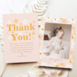 Cartão De Agradecimento Boho Pink e Yellow Photo Daisy Birthday<br><div class="desc">Esta carta encantadora é a maneira perfeita de transmitir apreciação após uma celebração de aniversário inspirada em primavera, e a melhor parte é que ela pode ser personalizada para fazer cada carta exclusivamente sua. Adorado com uma combinação caprichosa de margaridas rosa e amarela, esse cartões de agradecimentos encapsula a alegre...</div>