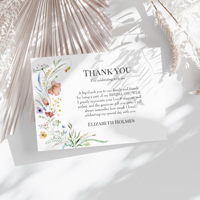 Cartão De Agradecimento Boho Wildflower Meadow Chá de panela (Boho Wildflower Meadow Bridal Shower Thank You Card on a sunny white table with neutral dry flowers)