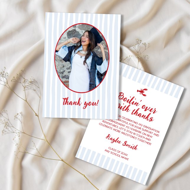 Cartão De Agradecimento Boilin' Over with Obrigados Crawfish Graduação Pho (Boilin’ Over with Thanks Crawfish Graduation Photo Thank You Card)