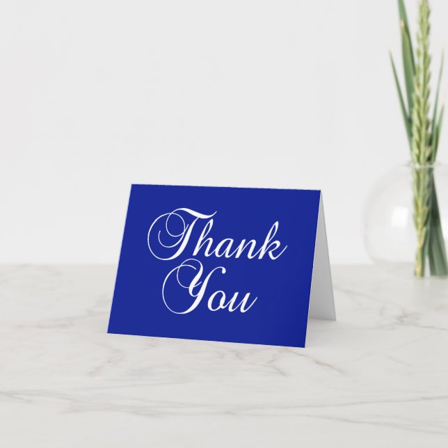 Cartão De Agradecimento Branco sobre Azul Real Decorativo Script (Frente)