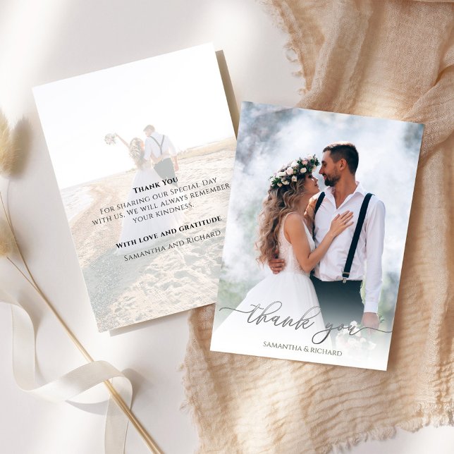 Cartão De Agradecimento Calligrafia Script Silver Obrigado Foto De Casamen (Wedding silver thank you card with elegant calligraphy script. )