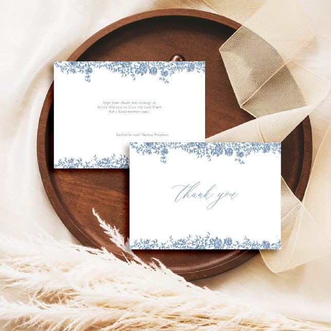 Cartão De Agradecimento Casamento Clássico de Rosas Franceses com Toile Az (dusty blue wedding thank you toile de jouy chinoiserie french vintage floral frame formal modern )