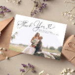 Cartão De Agradecimento Casamento com Arco Branco Obrigado Script<br><div class="desc">Elegante e mínimo obrigado de casamento você cartão com fotos apresentando um grande quadro de arco branco com uma letra de script que diz "obrigado você" no topo. Você pode adicionar uma segunda imagem no verso com uma mensagem.</div>
