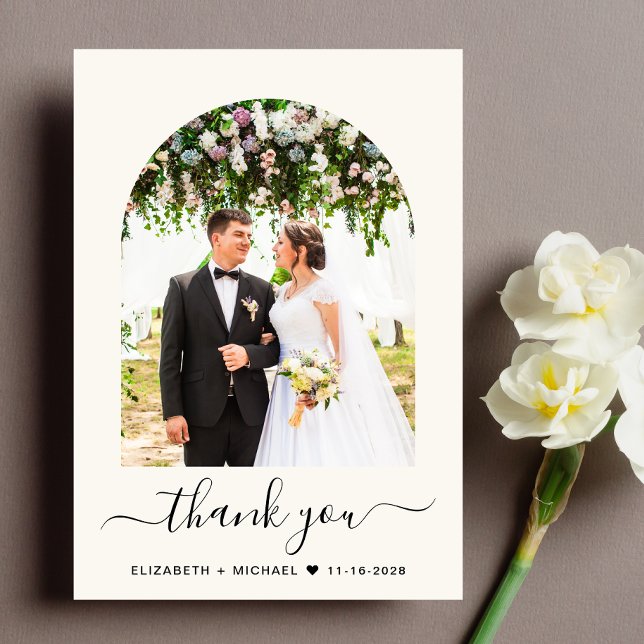 Cartão De Agradecimento Casamento com Creme de Arch Elegante (Celebrate your love story with a thank you card showcasing your photo in an elegant arch frame)