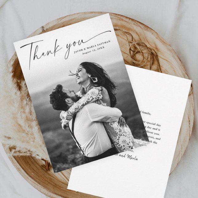 Cartão De Agradecimento Casamento com Foto de Script Moderno (Elegant and modern script wedding photo thank you cards.)
