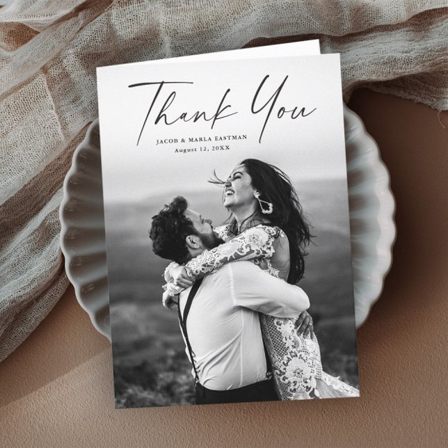 Cartão De Agradecimento Casamento com Foto de Script Moderno (Elegant modern script wedding photo thank you cards.)