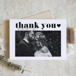 Cartão De Agradecimento Casamento com Foto do Coração Negro com Tipografia<br><div class="desc">Envie uma apreciação sincera com nosso cartões de agradecimentos personalizável de casamento fotográfico, projetado para misturar lindamente a tipografia ousada retrógrada com um elegante roteiro manuscrito. Este cartão oferece uma forma única e na moda para expressar sua gratidão aos convidados que celebraram seu dia especial. Personalize sem esforço o cartão...</div>