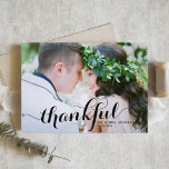 Cartão De Agradecimento Casamento com Fotografia Moderna e Agradável<br><div class="desc">Cartões de agradecimentos de fotos | Família obrigado e amigos por fazerem parte do vosso dia especial com este cartões de agradecimentos de casamento personalizável. Este cartões de agradecimentos fotográfico apresenta caligrafia moderna. Personalize adicionando seus detalhes. Este cartões de agradecimentos de casamento fotográfico está disponível em outro estoque de papelão....</div>