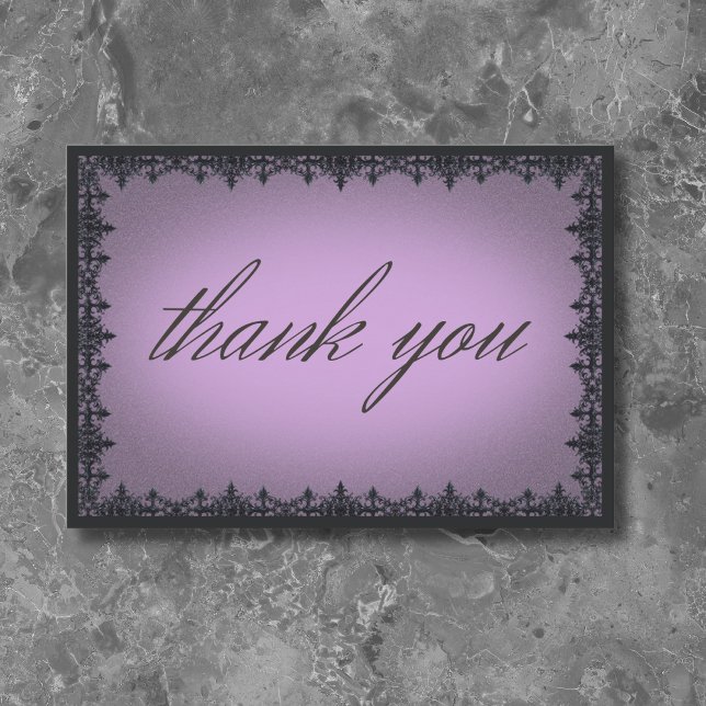 Cartão De Agradecimento Casamento com púrpura da fronteira gótica vitorian (Victorian Gothic Iron Border Purple Wedding Thank You Card)