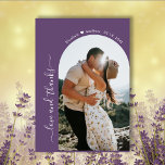 Cartão De Agradecimento Casamento de Arch Fotográfico Mauve 2 em Obrigados<br><div class="desc">Elegante, Minimalista, Cartões de agradecimentos de Casamento Fotográfico de Arch 2 com Letra Mínima, em cor Mauve Purple. modelo de cartões de agradecimentos de casamento na moda com uma foto (forma de arco) na frente e uma foto na parte traseira. Com o texto "Amor e obrigados" numa letra de escrita...</div>