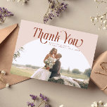 Cartão De Agradecimento Casamento de Arch Rosa Obrigado<br><div class="desc">Elegante e mínimo obrigado de casamento,  você cartão com fotos com um grande quadro de arco rosa com uma fonte serif suave que diz "obrigado você" no topo. Você pode adicionar uma segunda imagem no verso com uma mensagem.</div>