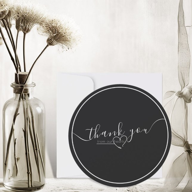 Cartão De Agradecimento Casamento de Caligrafia Elegante Negra e Branca Mo (modern black and white elegant script round thank you card)