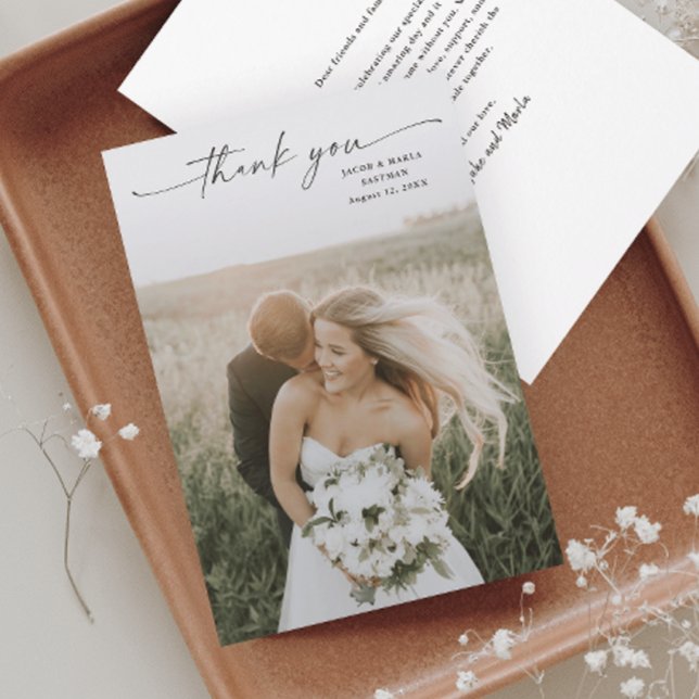 Cartão De Agradecimento Casamento de Foto com Roteiro Simples (Elegant script wedding photo thank you card.)